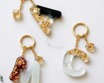 Personalized letter keychain | Resin initial pendant with gold flakes | Gift for girlfriend, mom, wedding, birthday