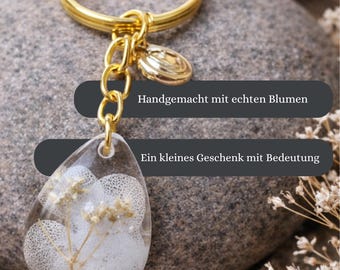 Dried flower keychain made of resin – handmade with real flowers – gift for girlfriend, keepsake, small gift with meaning