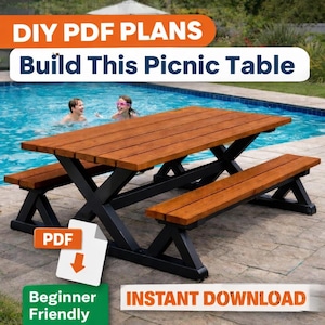 Könnte beinhalten: Ein Holztisch für ein Picknick mit angebrachten Bänken. Der Tisch und die Bänke haben eine braune Oberfläche und werden von schwarzen Metallrahmen getragen. Das Bild enthält den Text "DIY PDF PLANS Build This Picnic Table", "PDF", "Beginner Friendly" und "INSTANT DOWNLOAD".