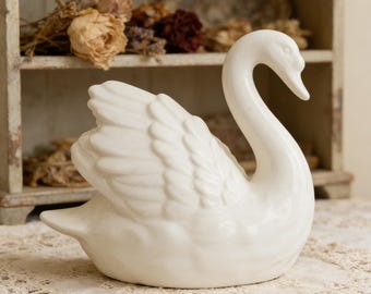 Estatua de cisne de cerámica hecha a mano / Decoración clásica de cisne blanco / Adorno de estante de estilo shabby chic / Regalo para amantes de las aves