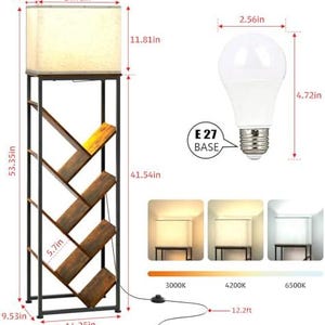 Pode incluir: Candeeiro de p&eacute; em metal preto com design de estante. O candeeiro tem um abajur retangular bege e prateleiras de madeira. O candeeiro tem 135.5 cm de altura e 37.5 cm de largura. Inclui l&acirc;mpada com base E27.