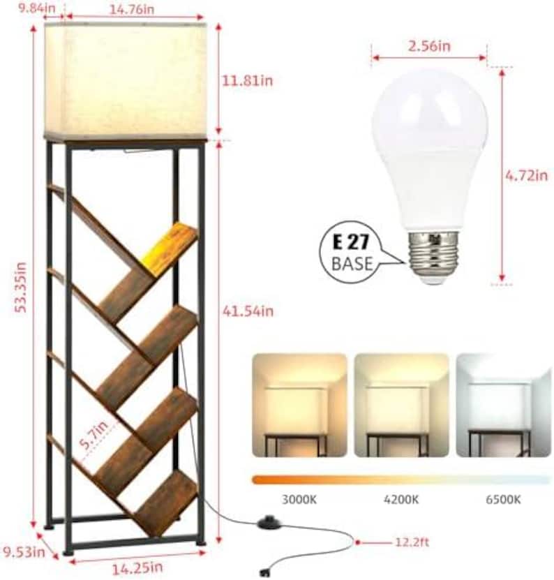 Pode incluir: Candeeiro de p&eacute; em metal preto com design de estante. O candeeiro tem um abajur retangular bege e prateleiras de madeira. O candeeiro tem 135.5 cm de altura e 37.5 cm de largura. Inclui l&acirc;mpada com base E27.