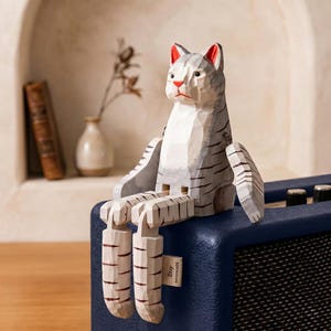 Handgeschnitzte Holzkatze - Shelf Sitter, baumelnde Beine, Geschenk für Katzenliebhaber