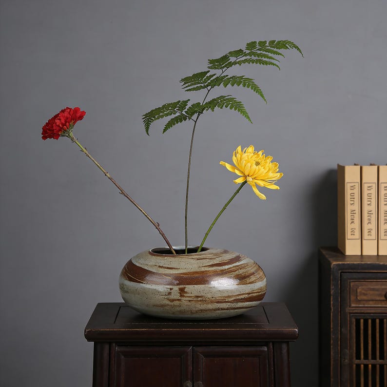 Personlig graverad Wabi Sabi keramisk vas med nålgroda, låg sten Ikebana-blomhållare, minimalistiskt zenhem, rustik hylla och borddekor bild 10