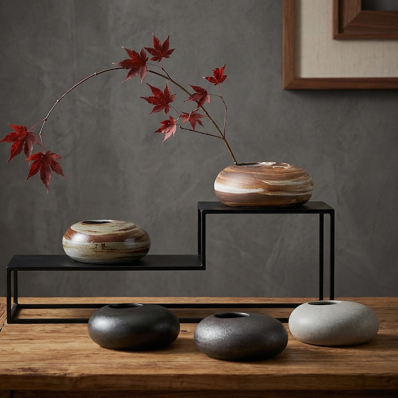 Personlig graverad Wabi Sabi keramisk vas med nålgroda, låg sten Ikebana-blomhållare, minimalistiskt zenhem, rustik hylla och borddekor bild 12