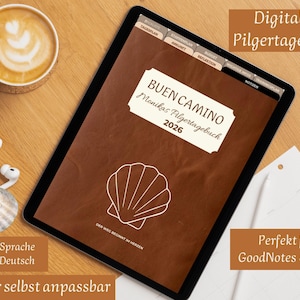 Könnte beinhalten: Ein digitales Tablet mit einem braunen, ledertexturierten Einband für ein Pilgertagebuch 2026 mit dem Titel BUEN CAMINO Monikas Pilgertagebuch. Das Cover zeigt eine weiße Jakobsmuschel-Grafik und den Text DER WEG BEGINNT IM HERZEN.
