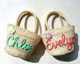 Cestino in vimini intrecciato personalizzato con nome, borsa a mano all'uncinetto ricamata a mano, pochette personalizzata per la caccia di Pasqua, mini borsa portafiori ricordo