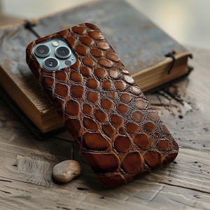 Crocodile Phone Case Aesthetic Brown Reptile Skin Print Mens Gift Idea Cover for iPhone Pro 18 17 Max Samsung Galaxy s26 Google Pixel 9