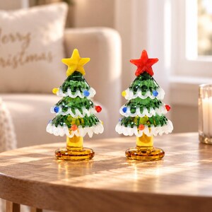 Mini statuetta di albero di Natale in vetro, piccola decorazione natalizia colorata da tavolo, albero di Natale con stelle gialle o rosse, ornamento da scrivania, regalo