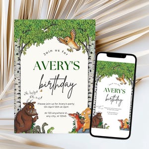 Puede incluir: Una invitación de cumpleaños con el texto "Join us for Avery's birthday" en escritura verde y negra. La invitación presenta ilustraciones de animales del bosque y árboles. Un teléfono inteligente muestra el mismo diseño.
