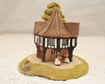 Lilliput Lane Honeysuckle Cottage – Handmade English Cottage