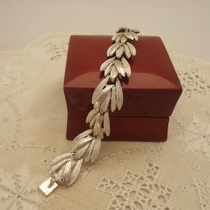 Vintage Abstract Leaf Bracelet, Silver Tone Abstract Bracelet, Modernist Link Bracelet
