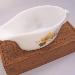 Vintage Pyrex Gravy Boat/Bowl, England Pyrex, UK Seller