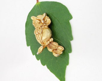Vintage goudkleurige uilbroche: vogelspeld