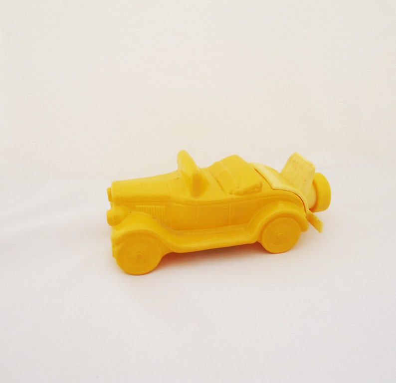 Avon Modèle Une Bouteille De Parfum De Voiture Avon Jaune Etsy