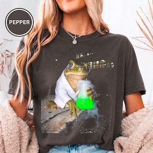 Funny Frog Scientist Tee, Retro Lab Meme, Science Lover, STEM Humor, Comfort Colors