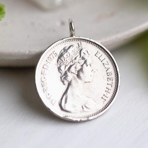 Cadeau du 50e anniversaire, pendentif pièce de cinq pence daté 1976