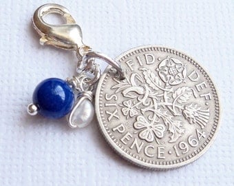 Etwas Altes, Neues, Geborgtes & Blaues - Hochzeitsanhänger - Lucky Sixpence Brautgeschenk - Strumpfband - Knopfloch- oder Blumenstraußanhänger - Brautdusche