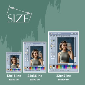 Może przedstawiać: Trzy oprawione wydruki z kobietą robiącą selfie, zaprojektowane tak, aby wyglądały jak klasyczny program Paint w systemie Windows. Rozmiary to 30x40 cm, 60x90 cm i 80x120 cm. Tło jest stonowane zielone.