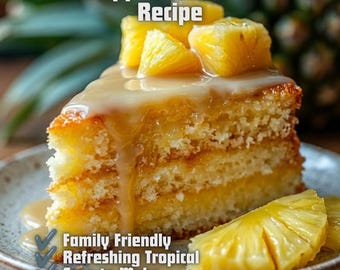 Pode incluir: Uma fatia de bolo de abacaxi amarelo coberta com pedaços de abacaxi fresco e uma cobertura leve. O texto diz Pineapple Heaven Cake Recipe, Family Friendly, Refreshing Tropical e Easy to Make. O bolo tem camadas visíveis em um prato.