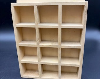 Mini estante de exhibición de madera estilo rústico, 22,2 cm de alto x 15,9 cm de ancho, 12 aberturas.