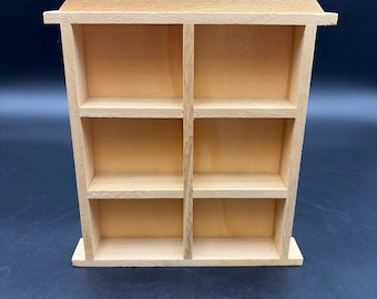 Mini estante de exhibición de madera estilo rústico, 8" de alto x 6" de ancho, 6 aberturas.