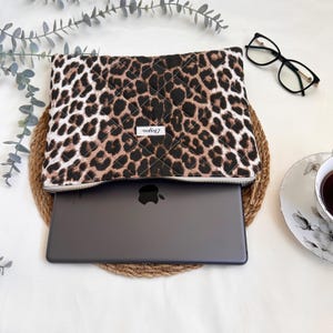Funda acolchada para iPad con estampado de leopardo hecha a mano – Funda acolchada para tableta