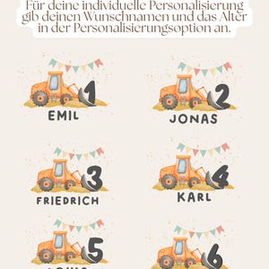 K&ouml;nnte beinhalten: Eine digitale Grafik mit sechs orangefarbenen Baustellenfahrzeugen, jeweils kombiniert mit einer gro&szlig;en schwarzen Zahl von eins bis sechs und einem Namen: Emil, Jonas, Friedrich, Karl, Louis und Lennard. Oben steht der Text: F&uuml;r deine individuelle Personalisierung gib deinen Wunschnamen und das Alter in der Personalisierungoption an.