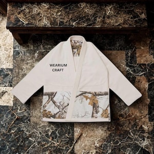 Kimono de Jiu-Jitsu Brasileño Premium Nature Series - Kimono de Jiu-Jitsu Brasileño color blanco roto con estampado de bosque por sublimación y pantalones reforzados - Edición Wearium Craft