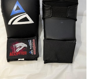 Rękawice treningowe Premium Accipiter Leather Karate Sparring Mitts – profesjonalne rękawice do sztuk walki, kumite i treningu – czarno-biało-niebieska edycja