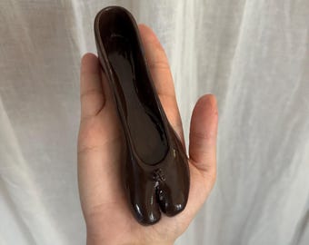 Porta-incenso Tabi plano em cerâmica marrom chocolate