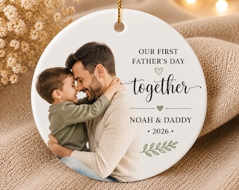 Adorno "Nuestro primer Día del Padre Juntos", regalo personalizado para papá y su hijo, recuerdo de cerámica de 2026.