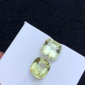 Turmalina amarilla de 7,0 quilates disponible. Hermosas piezas con buen brillo y claridad. Una buena piedra para joyería. Muy adecuada para regalo.