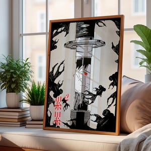 Pode incluir: Uma impressão de arte de parede retangular emoldurada com uma ilustração de mangá em preto e branco de uma lâmina de katana refletindo um rosto com um único olho vermelho. O design inclui silhuetas de peixes dourados pretos e texto japonês.
