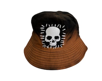 Patchwork Bucket Hat – Handgjord Alternativ Streetwear Hatt – Dödskalle – Bleach Tie Dye – Anpassade Punkkläder