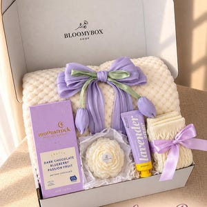 Caja de regalo rosa para relajarse, ideal para mujeres. Cesta de spa acogedora. Paquete de autocuidado para aliviar el estrés. Un regalo encantador y reconfortante. Lavender Bliss Box