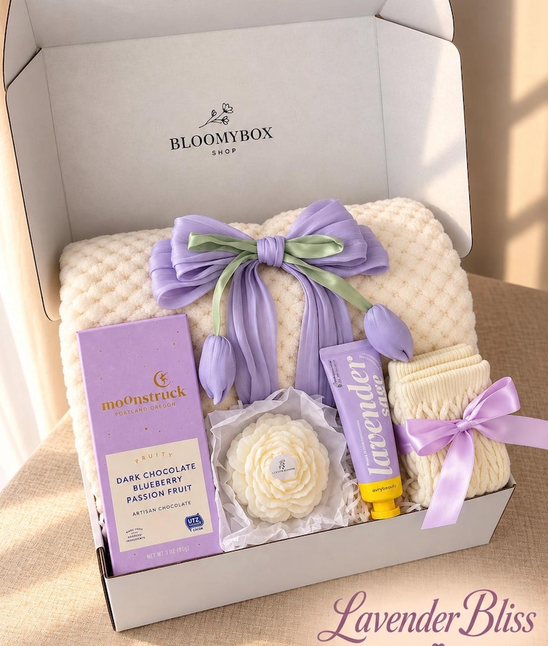 Caja de regalo rosa para relajarse, ideal para mujeres. Cesta de spa acogedora. Paquete de autocuidado para aliviar el estrés. Un regalo encantador y reconfortante. Lavender Bliss Box