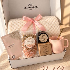 Caja de regalo rosa para relajarse, ideal para mujeres. Cesta de spa acogedora. Paquete de autocuidado para aliviar el estrés. Un regalo encantador y reconfortante. Peach Glow Box
