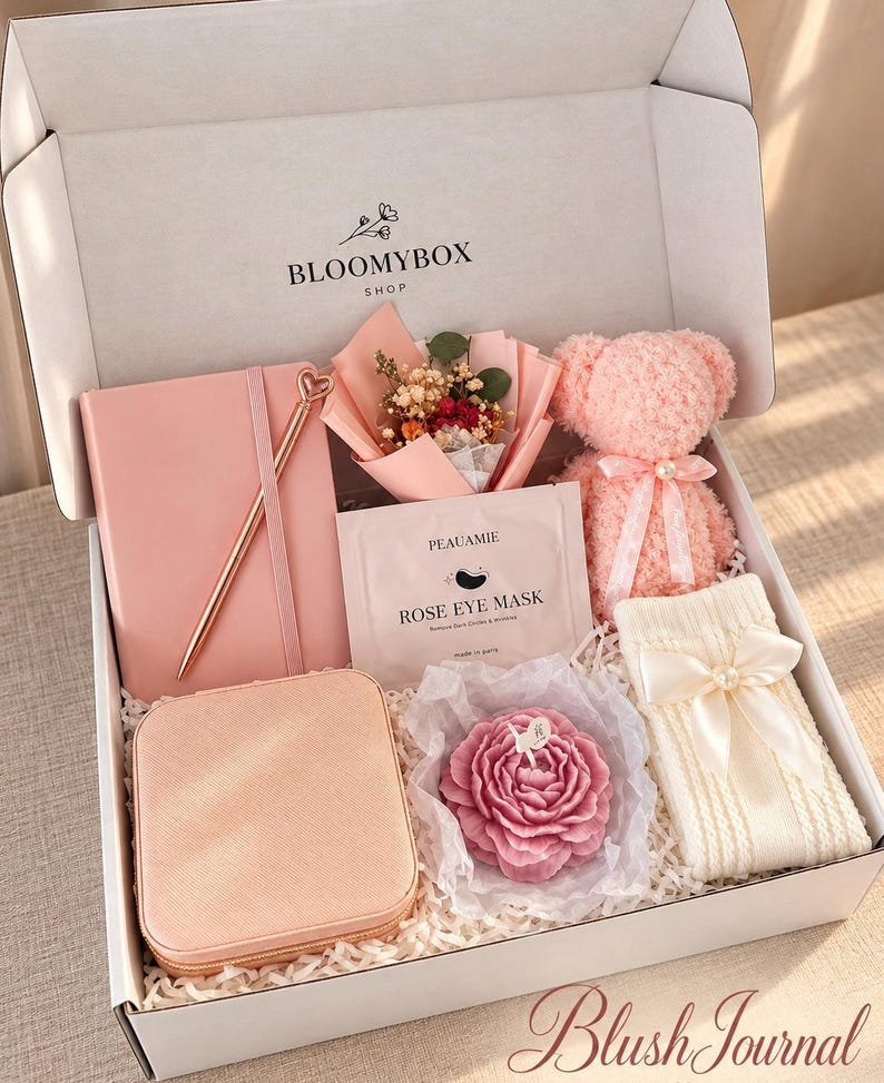 Caja de regalo rosa para relajarse, ideal para mujeres. Cesta de spa acogedora. Paquete de autocuidado para aliviar el estrés. Un regalo encantador y reconfortante. Blush Journal