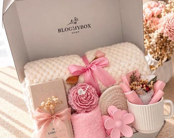 Pink Birthday Gift Box for Her, Cozy Gift Basket, Self Care Gift Set, Floral Candle, Gift for Best Friend
