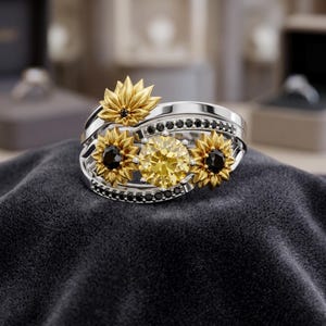 Citrine Sunflower Ring, Nature Inspired Grounded Gift for Her, Two Tone Botanical Sunshine Ring, Yellow Gem