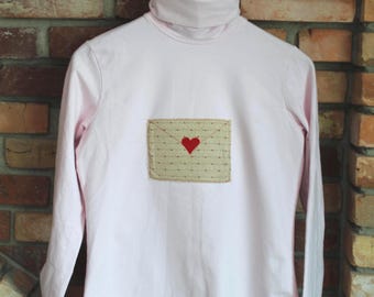 Cuello alto rosa de manga larga con diseño de patchwork "Carta de amor"