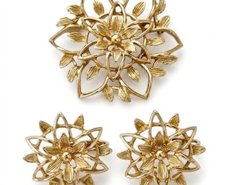 Vintage Sarah Coventry "Peta-Lure" flower brooch and earring set from 1962