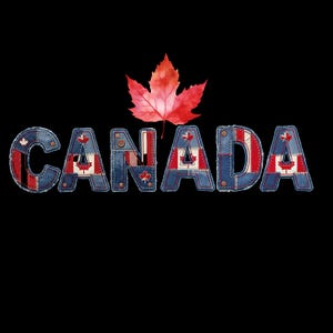 Può includere: La parola "CANADA" in lettere in stile denim con accenti della bandiera rossa e bianca e una foglia d'acero rossa su sfondo nero. Le lettere sono cucite con un design patchwork.