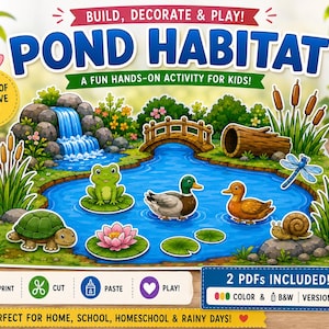 Op de afbeelding: Een Pond Habitat activiteitenset met een blauwe vijver, een waterval, een houten brug, een boomstam en uitsparingen van een kikker, eend, schildpad, slak, libel en waterlelie. Tekst bevat BUILD, DECORATE & PLAY! en POND HABITAT.
