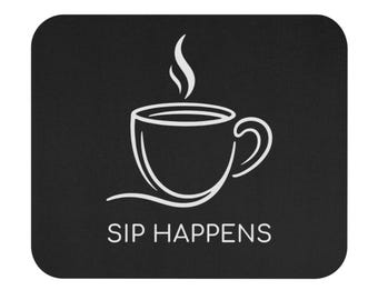 Alfombrilla de ratón Sip Happens / Ilustración de taza de café, alfombrilla de escritorio negra