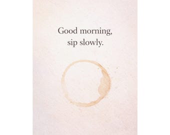 Póster vertical mate con manchas de café "Buenos días, sorbe lentamente"