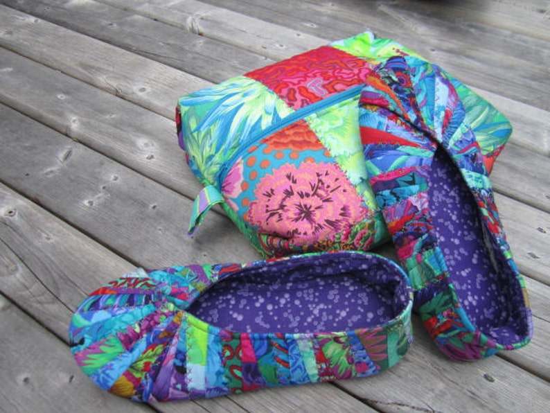 Snappy Slippers & Travel Case Pattern, make using 1 package of Bali Snaps or Charm Squares image 5