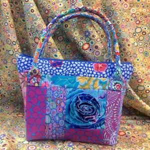 Krazy Kate Bag paper pattern make 4 Bags with 1 jelly roll or design roll, 2 sizes of bags with four different looks. image 5