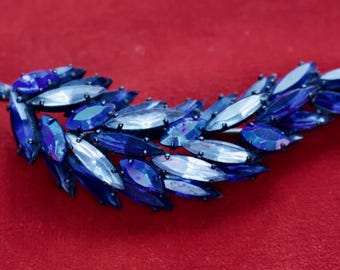 Regency Vintage Brosche, amerikanischer Modeschmuck, Mid-Century, 50er Jahre, Blatt-Form, blauer Swarovski-Strass